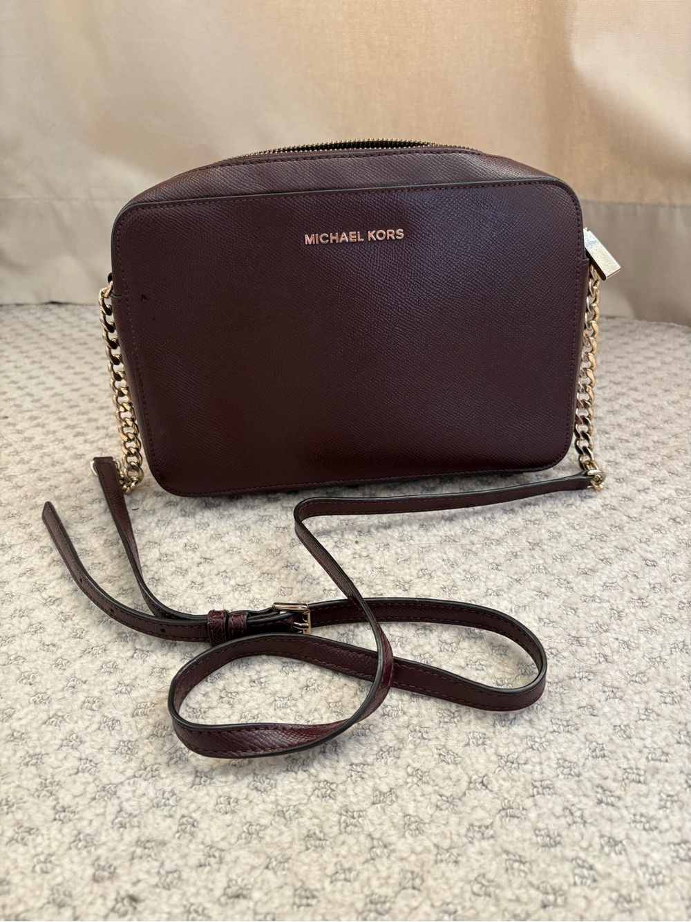 MICHAEL KORS Leather Crossbody with Gold Chain
